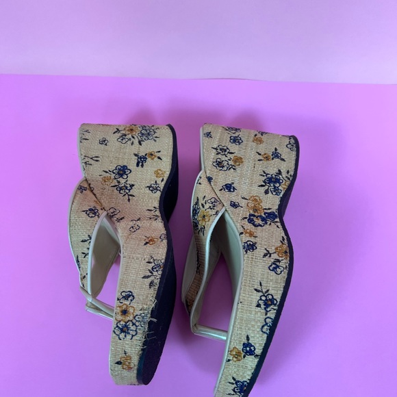 ❌SOLD-DEPOP❌ Lolita Floral Platform Thong Sandals - Picture 7 of 8